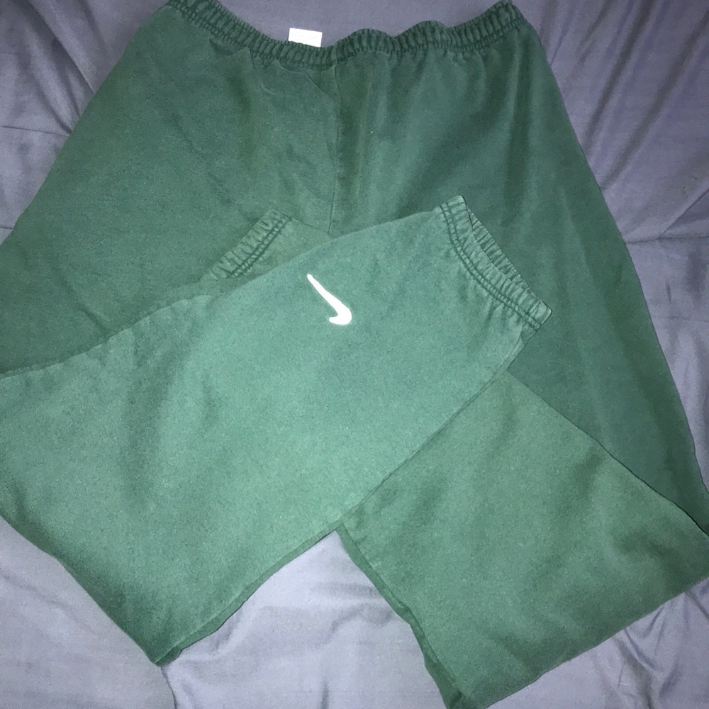 Vintage 90’s Nike Green Tapered Sweatpants